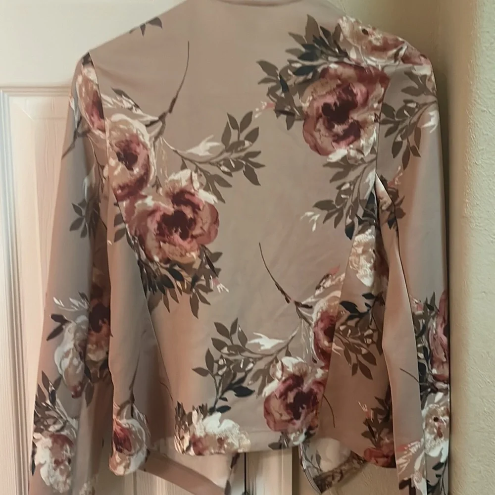 Pink floral blazer - Picture 3 of 3